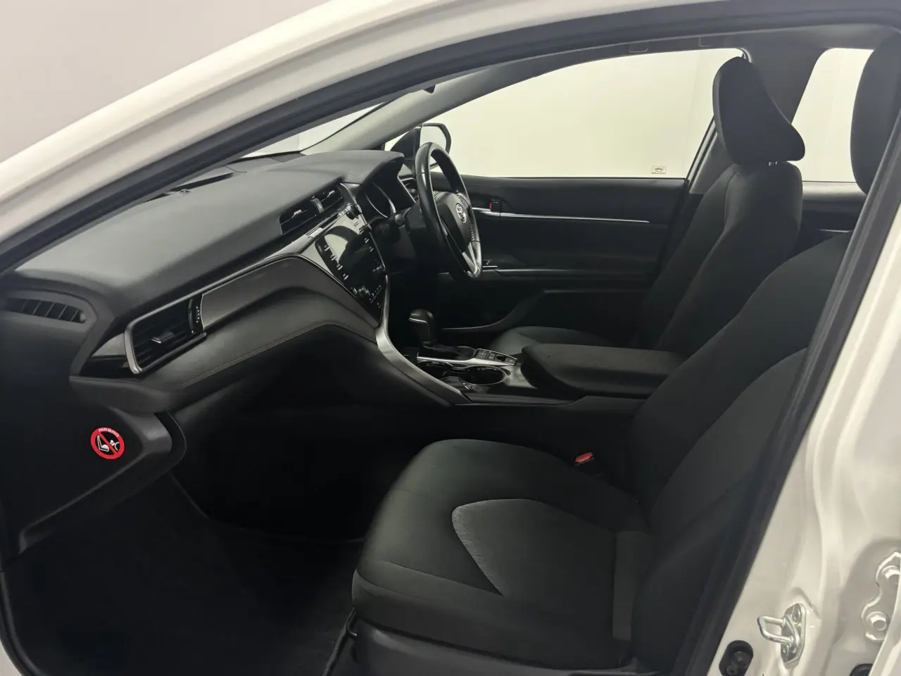 2019 TOYOTA CAMRY HYBRID Gallery Image 13