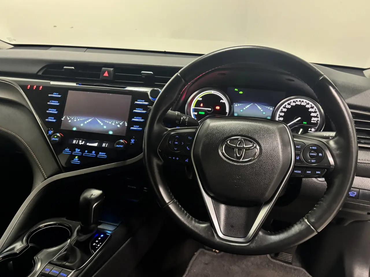 2019 TOYOTA CAMRY HYBRID Gallery Image 15