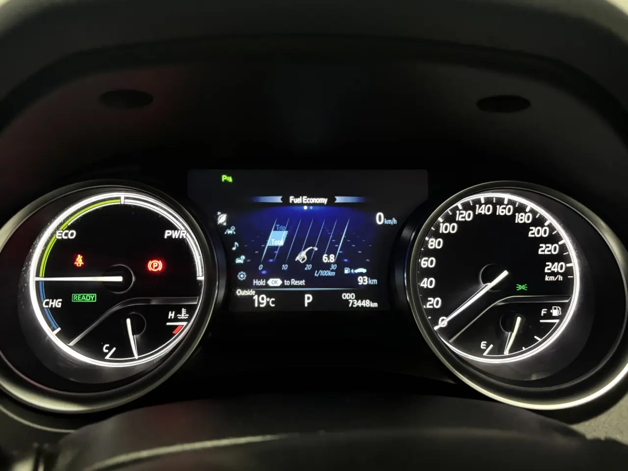 2019 TOYOTA CAMRY HYBRID Gallery Image 16