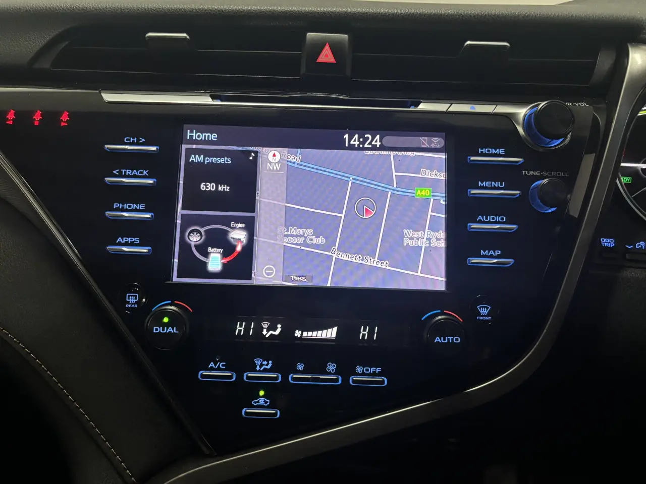 2019 TOYOTA CAMRY HYBRID Gallery Image 17