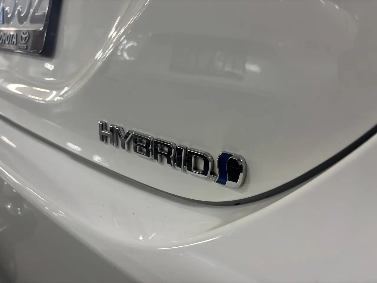 2019 TOYOTA CAMRY HYBRID Gallery Image 20