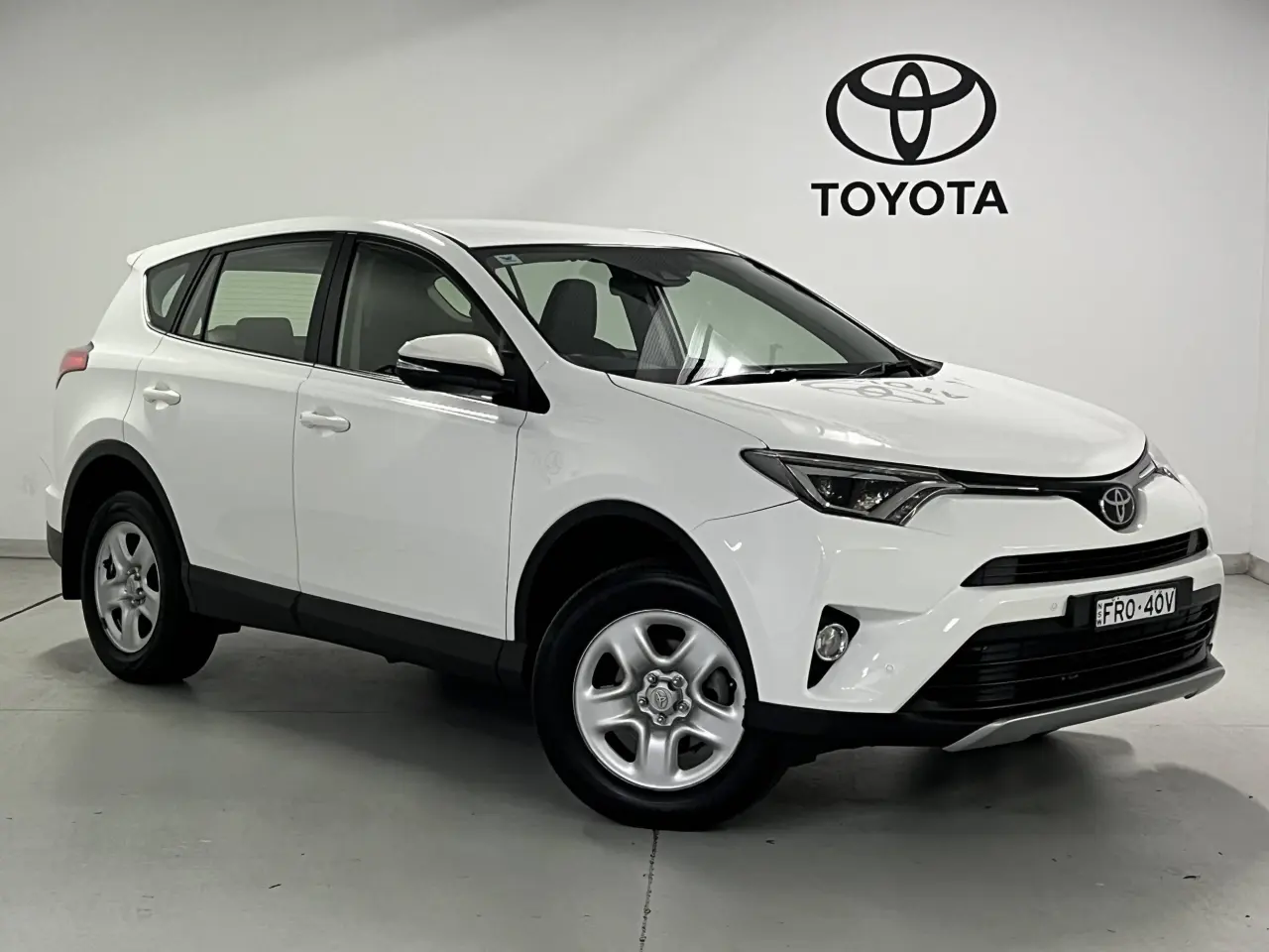 2018 TOYOTA RAV4 Gallery Image 1