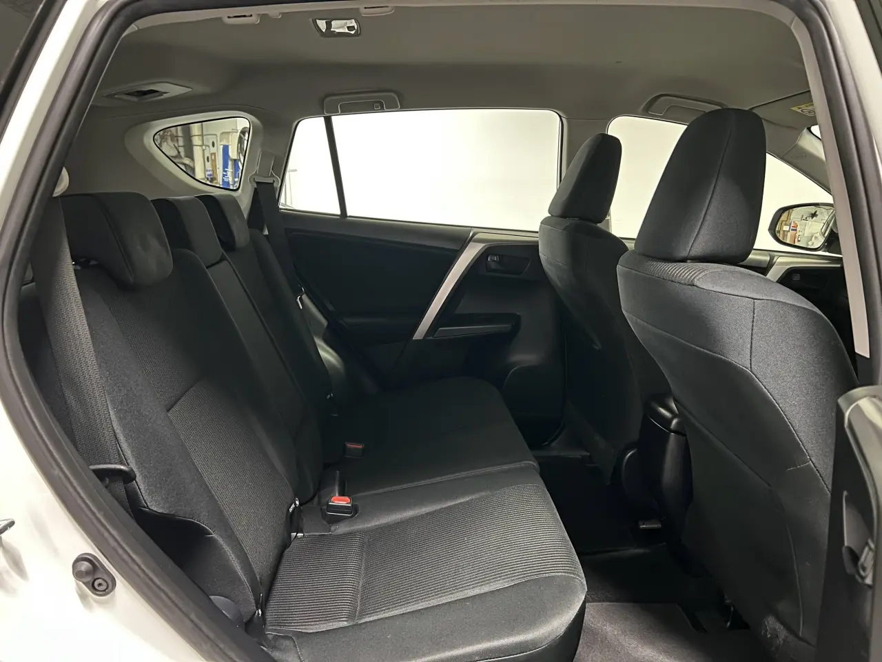 2018 TOYOTA RAV4 Gallery Image 10