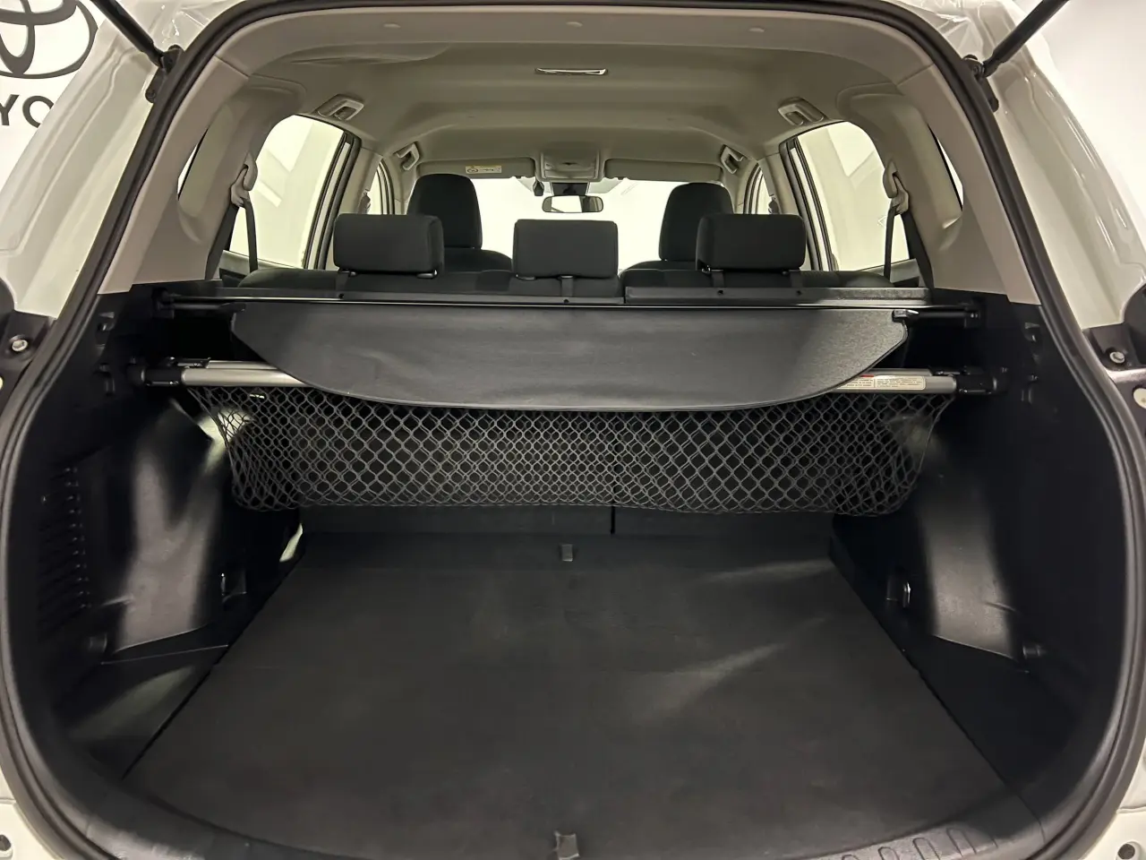 2018 TOYOTA RAV4 Gallery Image 11