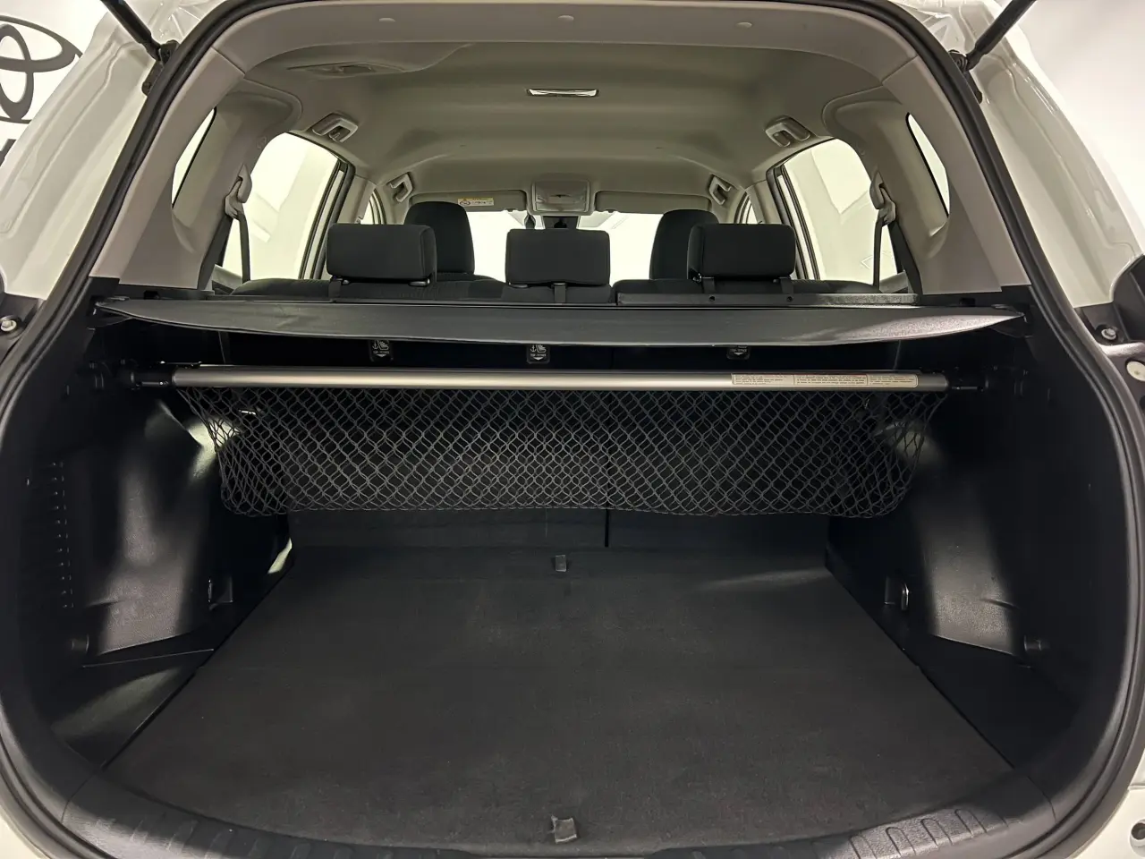 2018 TOYOTA RAV4 Gallery Image 12