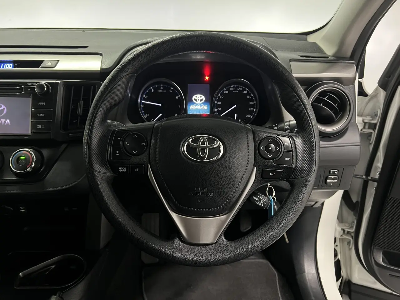 2018 TOYOTA RAV4 Gallery Image 16