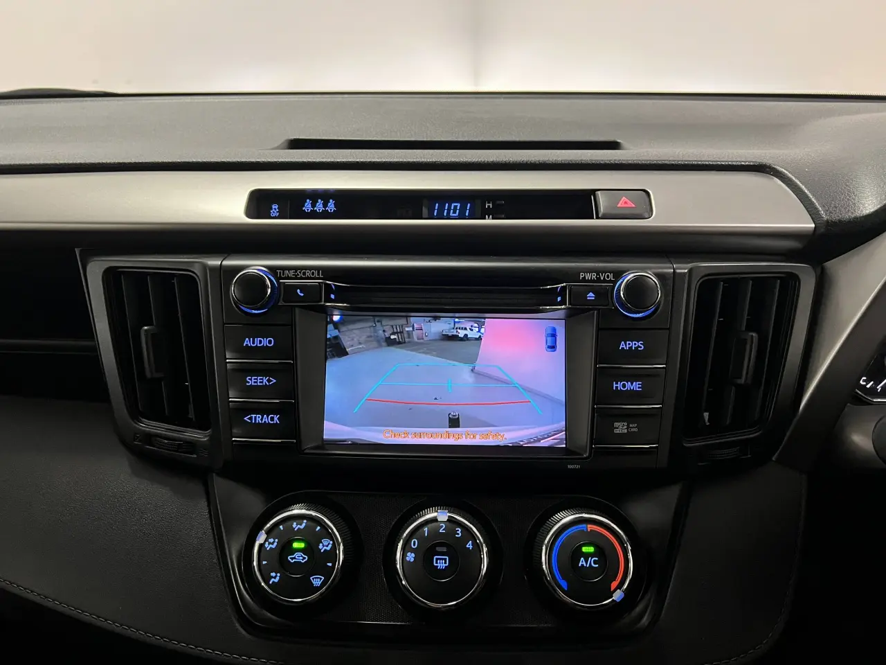 2018 TOYOTA RAV4 Gallery Image 18