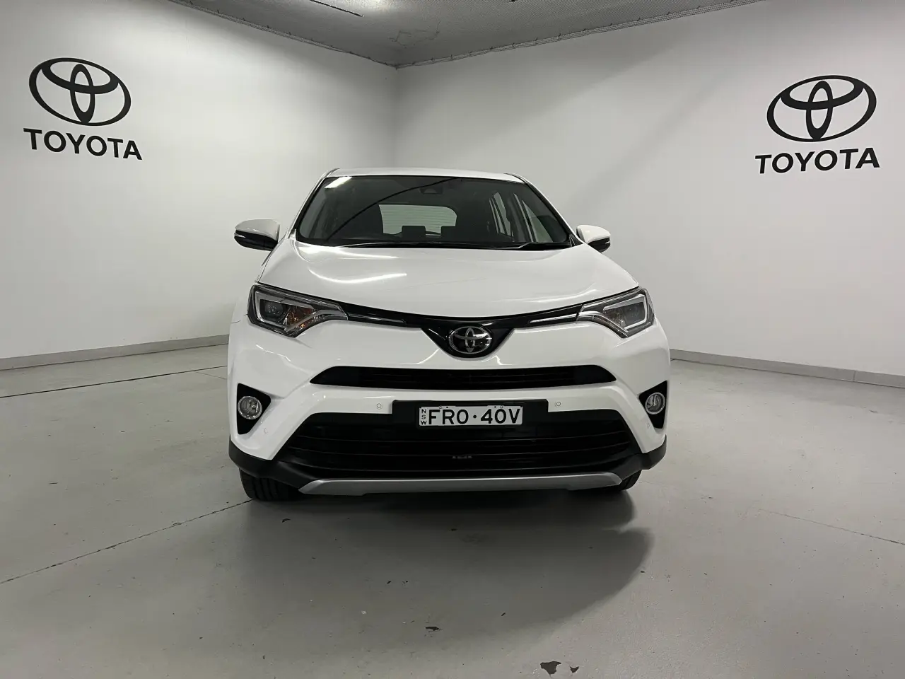 2018 TOYOTA RAV4 Gallery Image 2