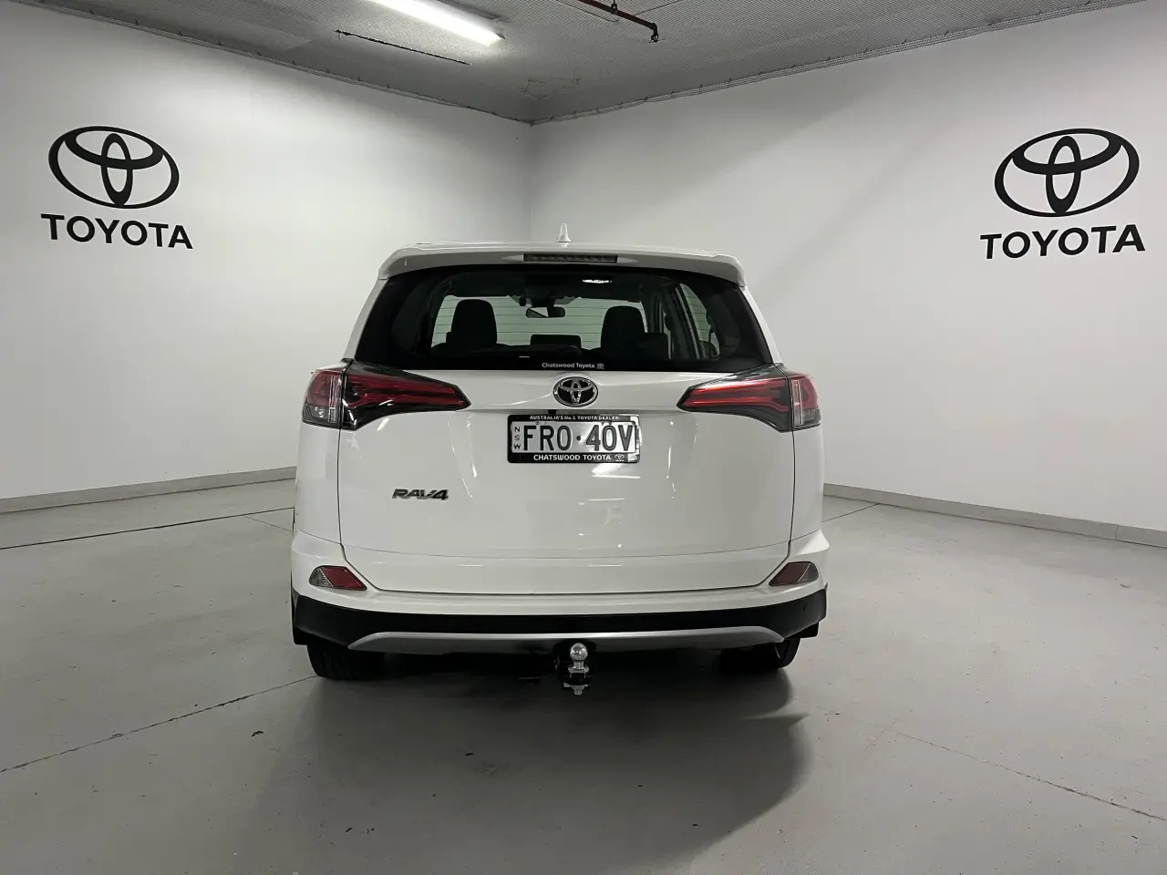 2018 TOYOTA RAV4 Gallery Image 5