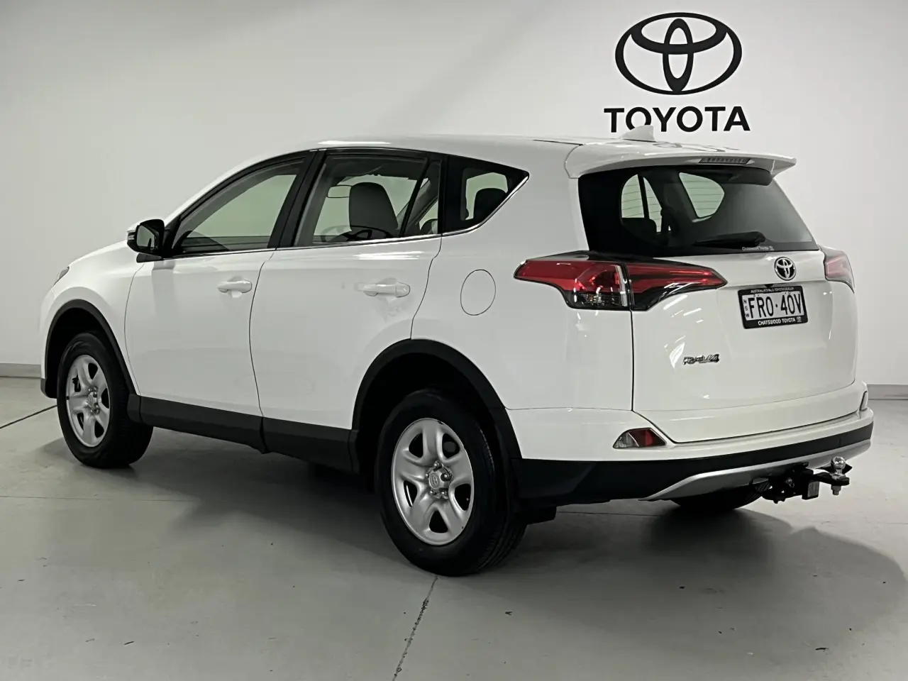 2018 TOYOTA RAV4 Gallery Image 7