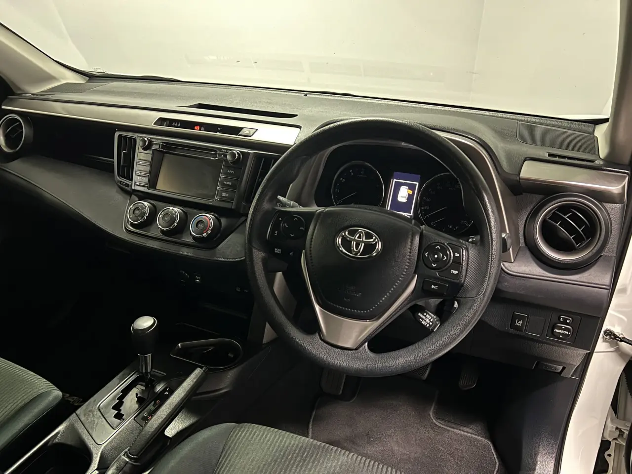 2018 TOYOTA RAV4 Gallery Image 9