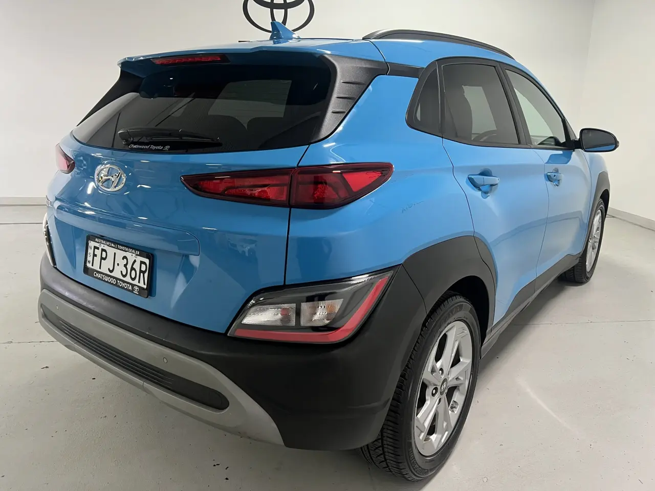 2021 HYUNDAI KONA Gallery Image 10