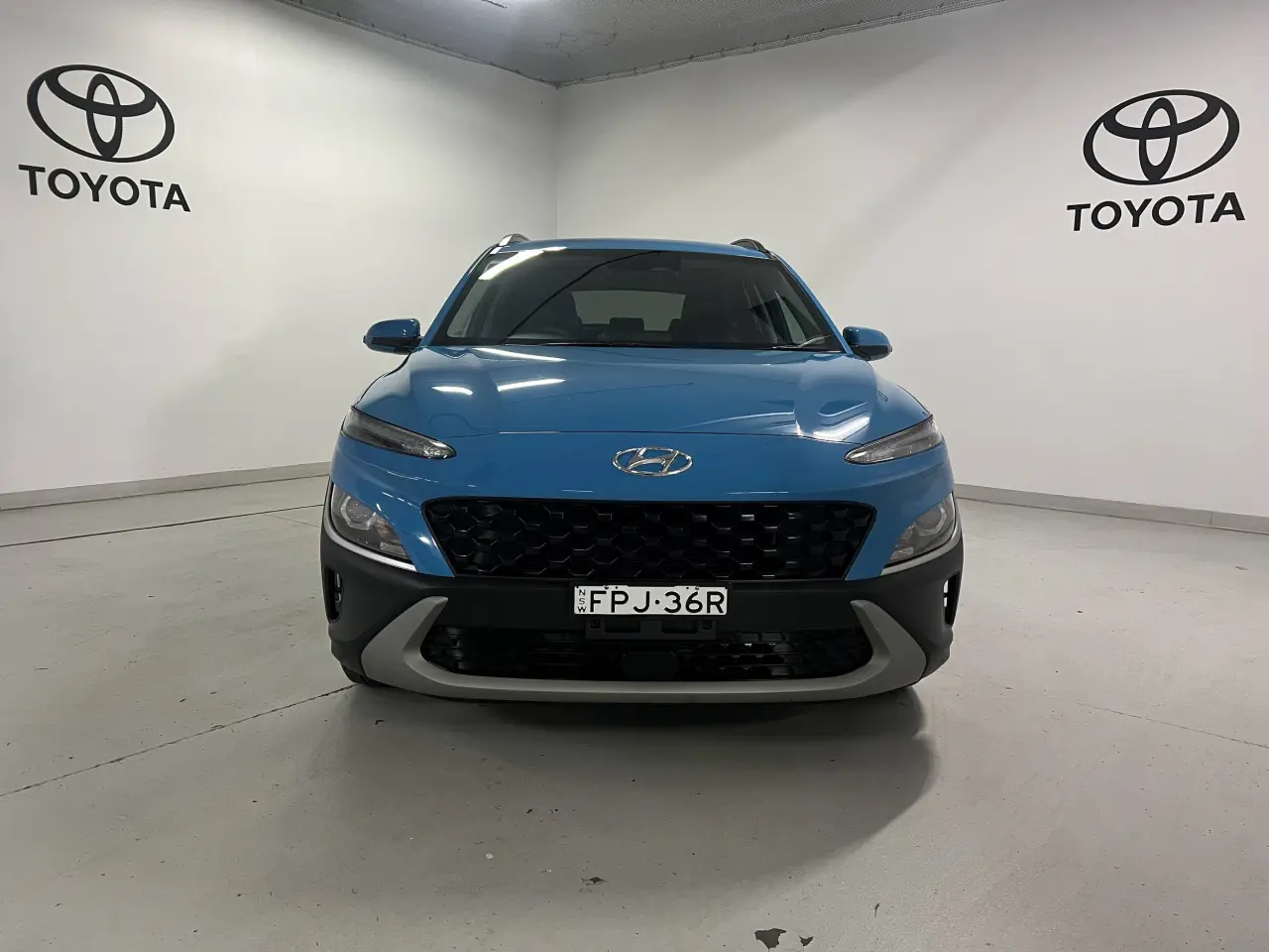 2021 HYUNDAI KONA Gallery Image 2
