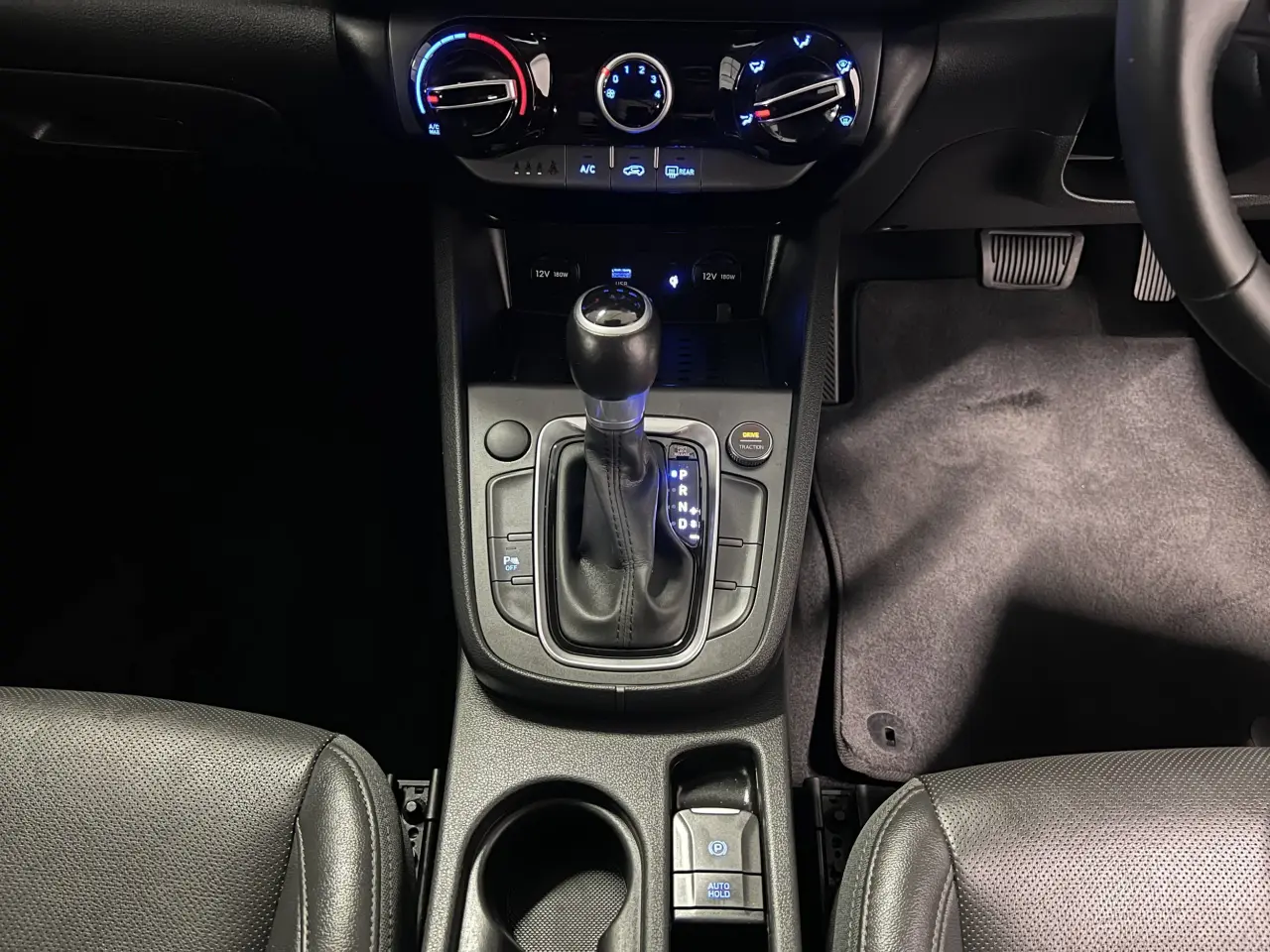 2021 HYUNDAI KONA Gallery Image 20