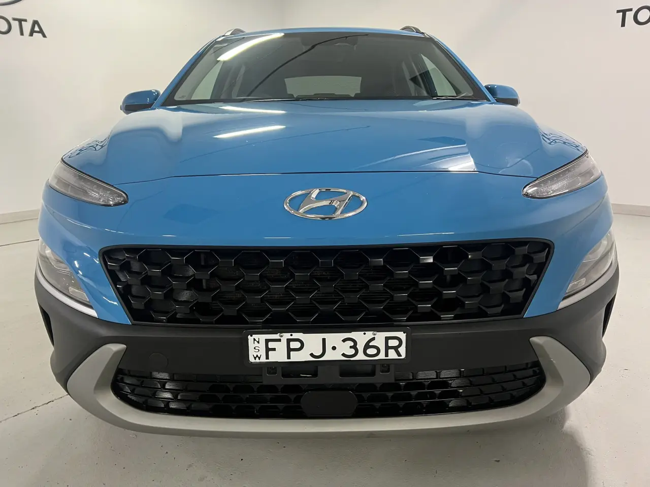 2021 HYUNDAI KONA Gallery Image 3