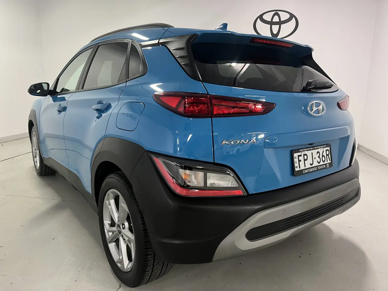 2021 HYUNDAI KONA Gallery Image 8
