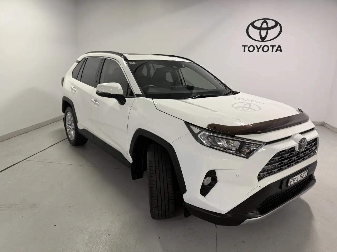 2019 TOYOTA RAV4 Gallery Image 1
