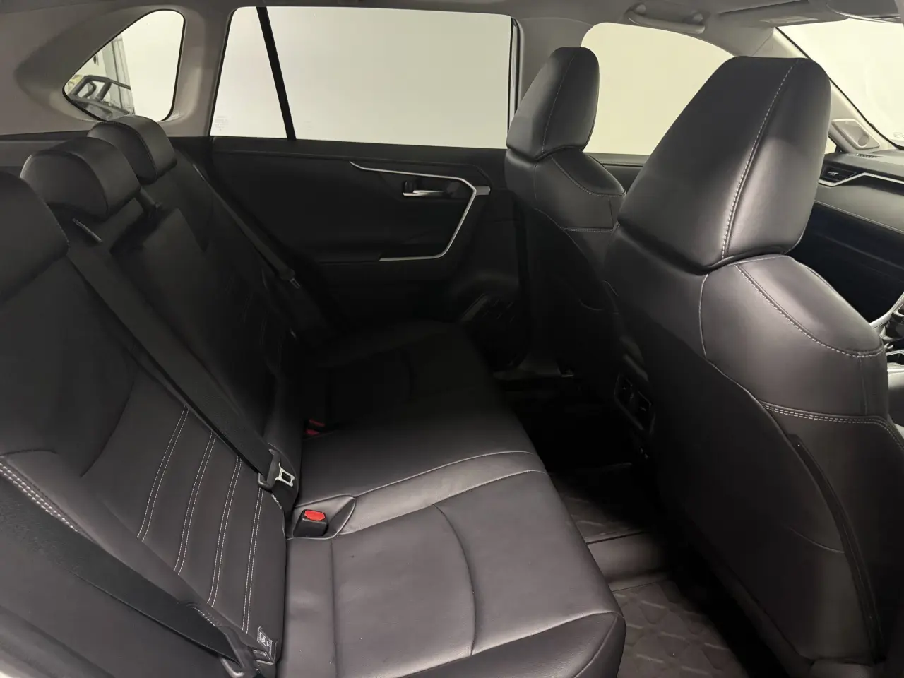 2019 TOYOTA RAV4 Gallery Image 10