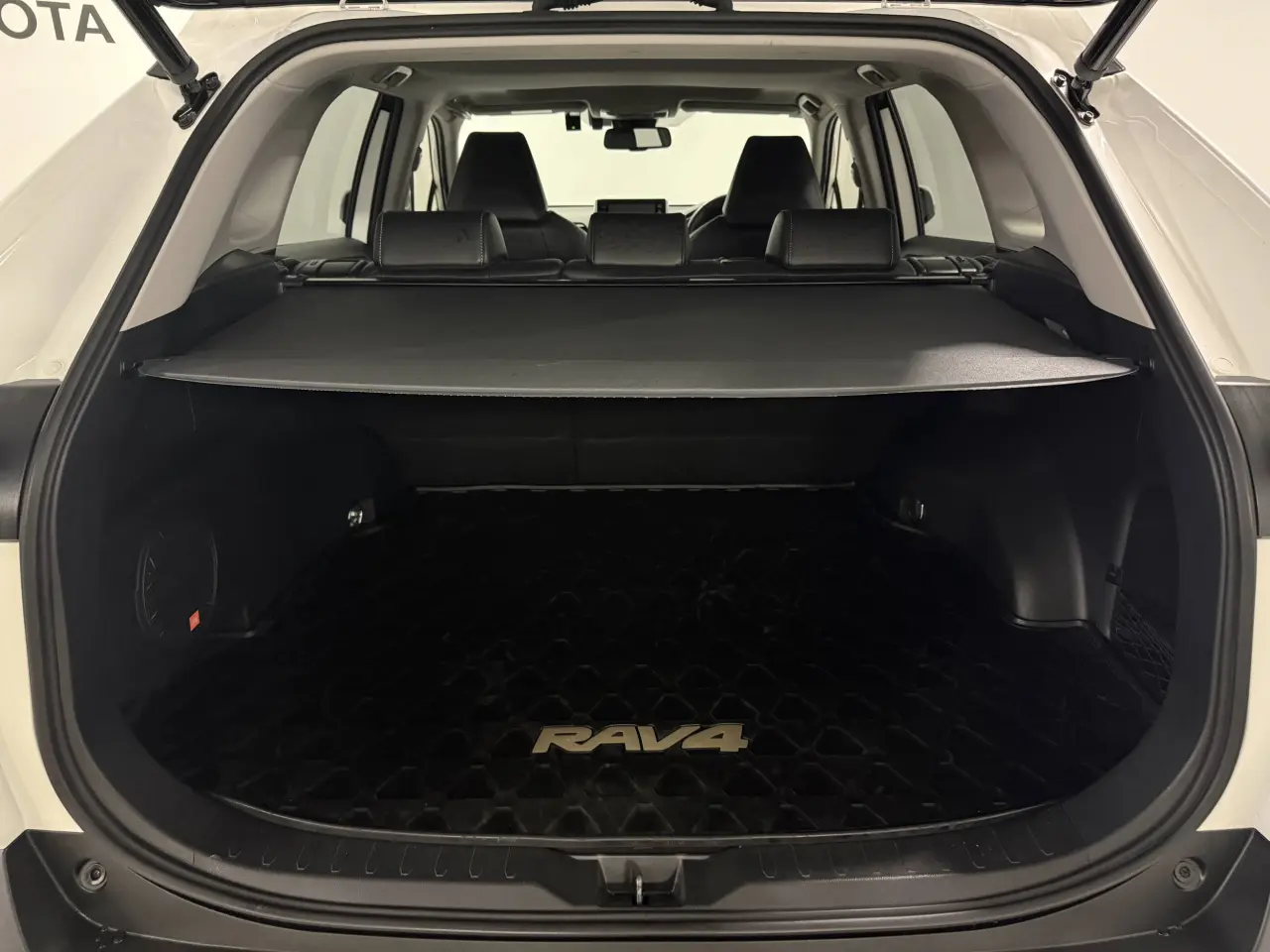 2019 TOYOTA RAV4 Gallery Image 11