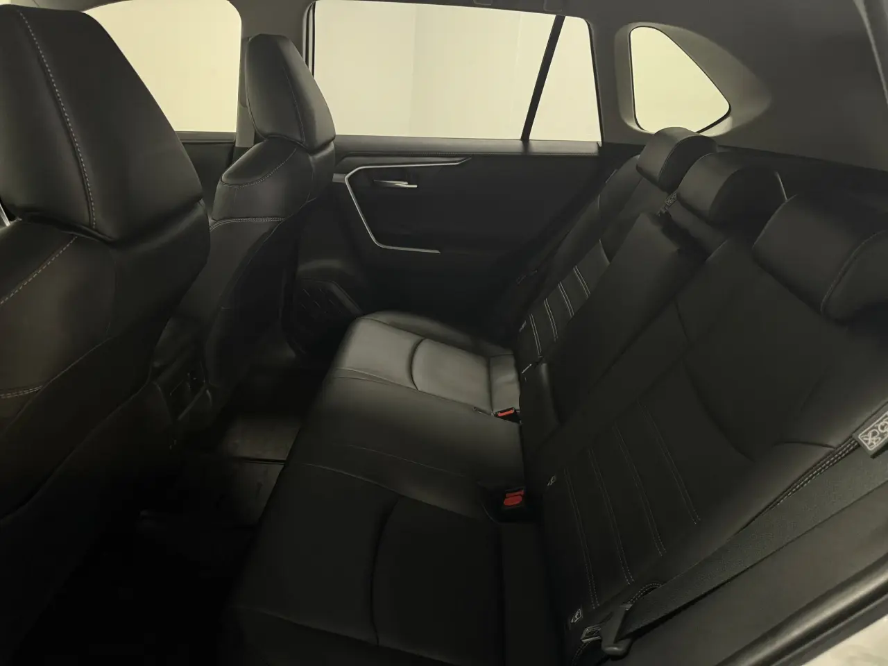 2019 TOYOTA RAV4 Gallery Image 12