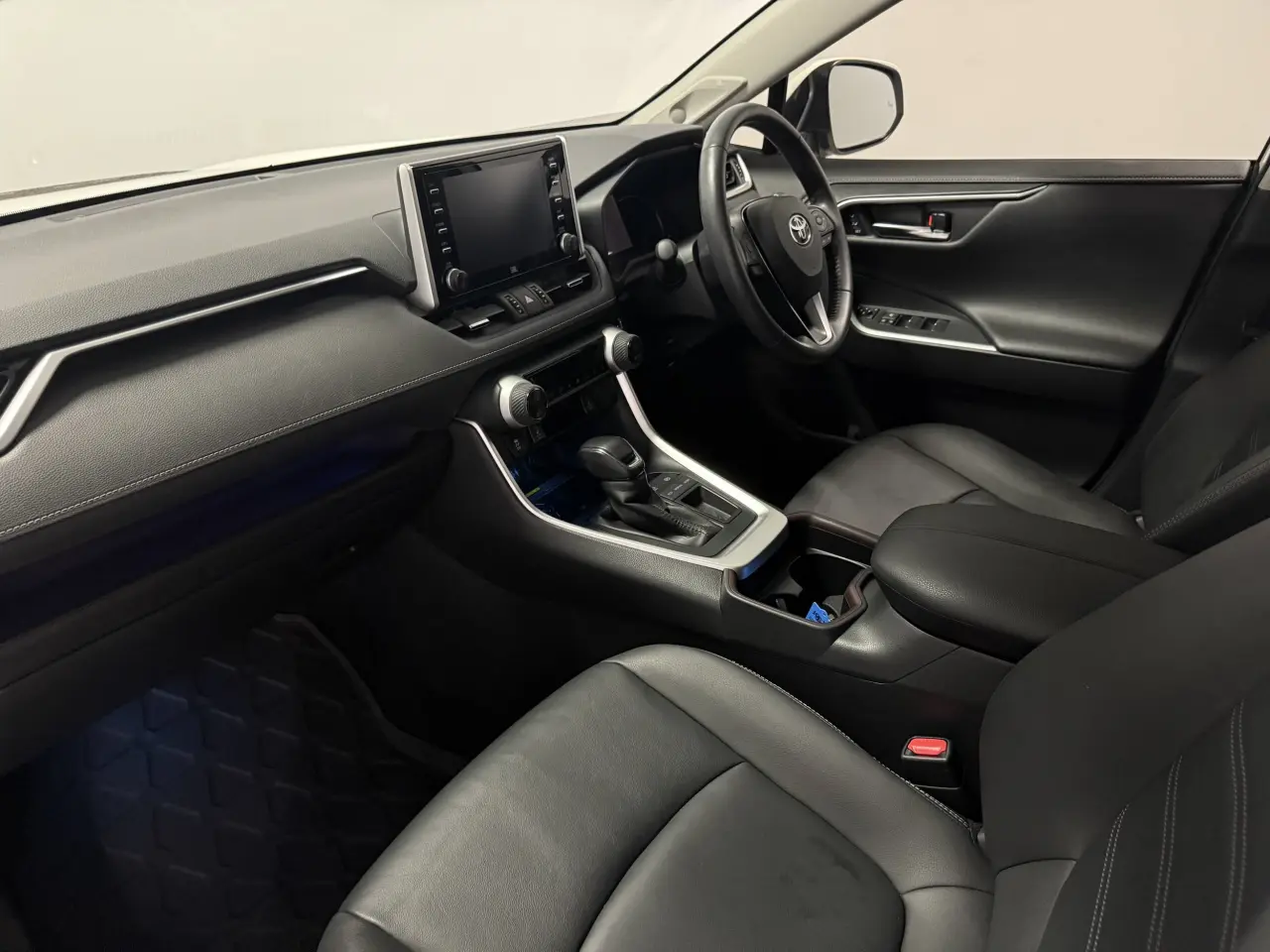2019 TOYOTA RAV4 Gallery Image 13