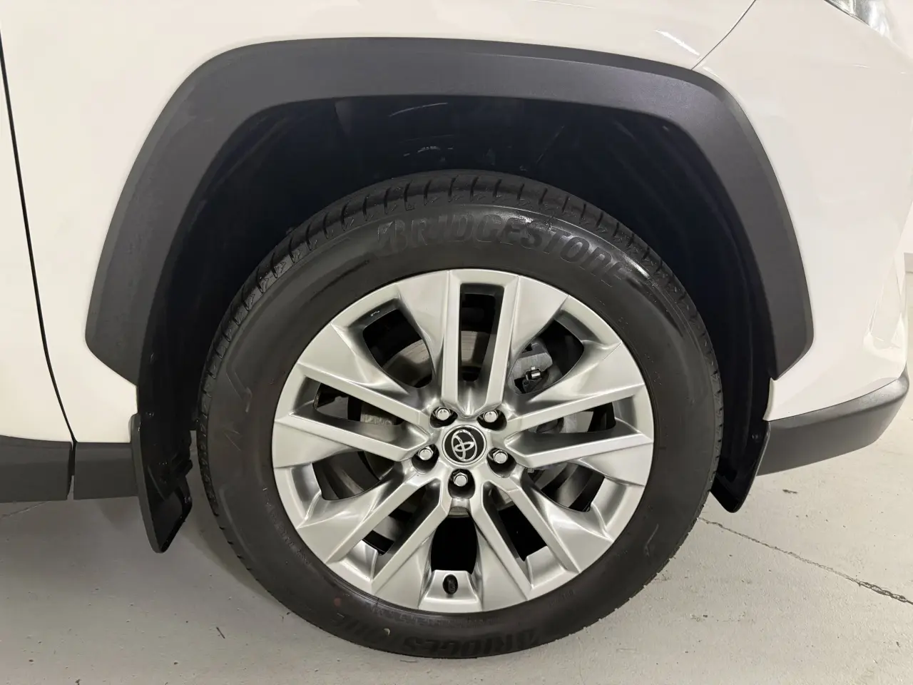 2019 TOYOTA RAV4 Gallery Image 5