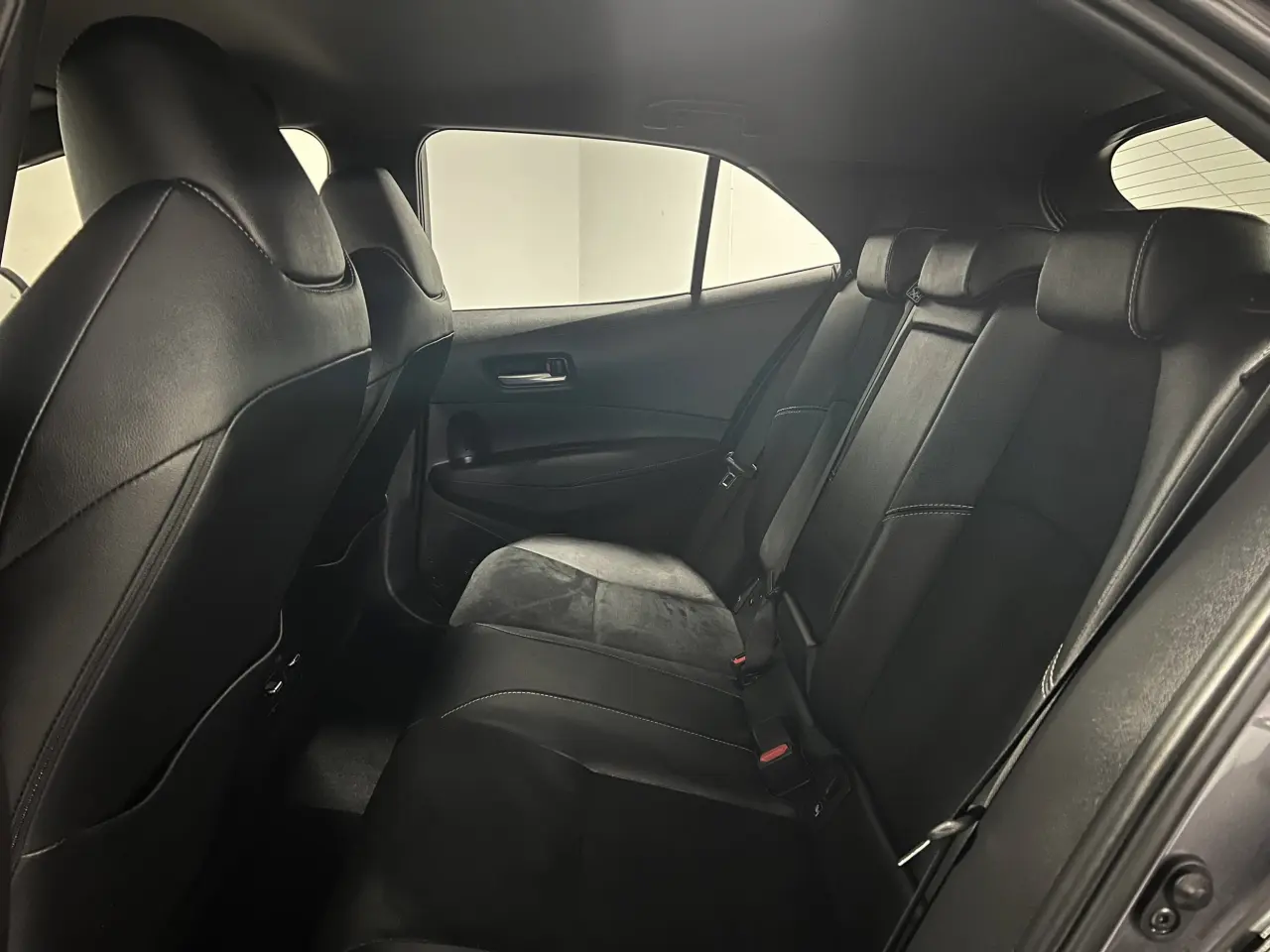 2021 TOYOTA COROLLA Gallery Image 14