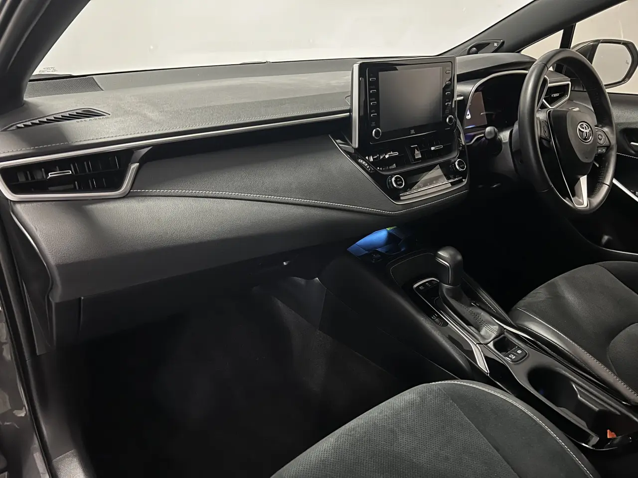 2021 TOYOTA COROLLA Gallery Image 15