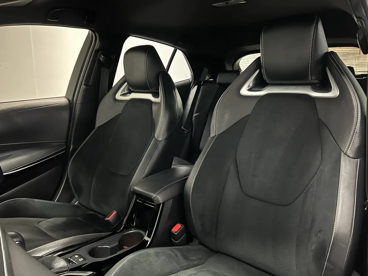2021 TOYOTA COROLLA Gallery Image 16