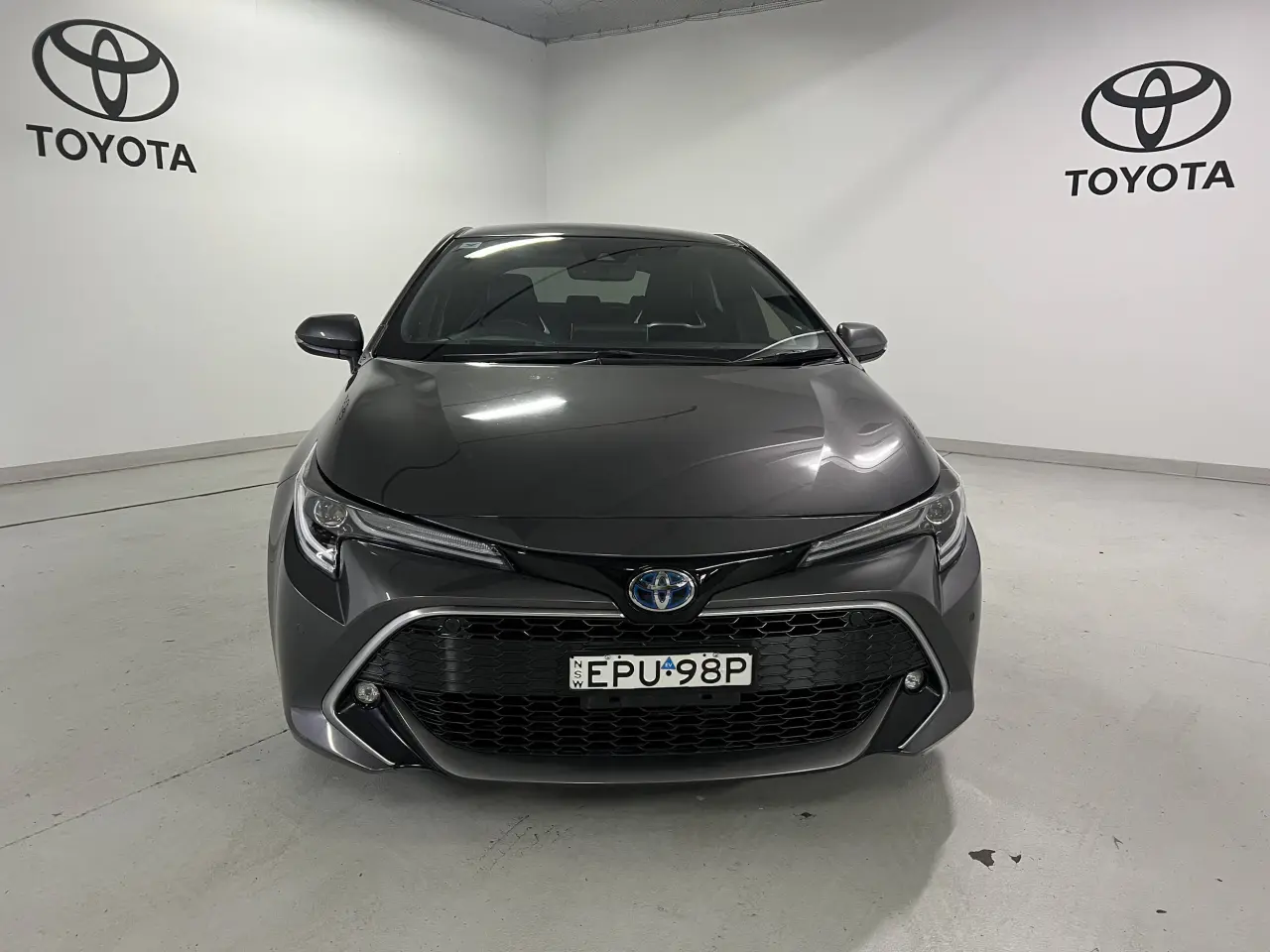 2021 TOYOTA COROLLA Gallery Image 2