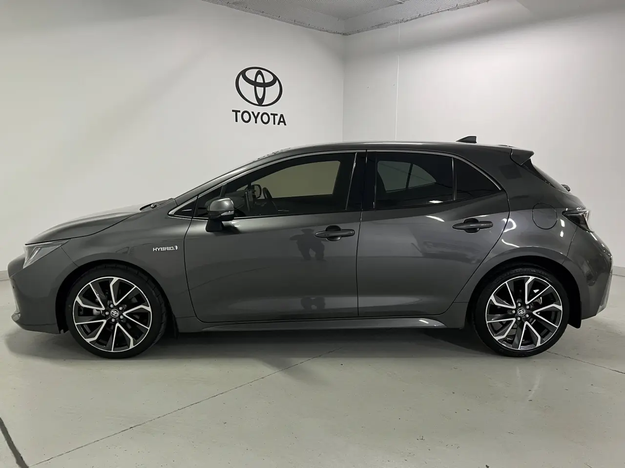 2021 TOYOTA COROLLA Gallery Image 9