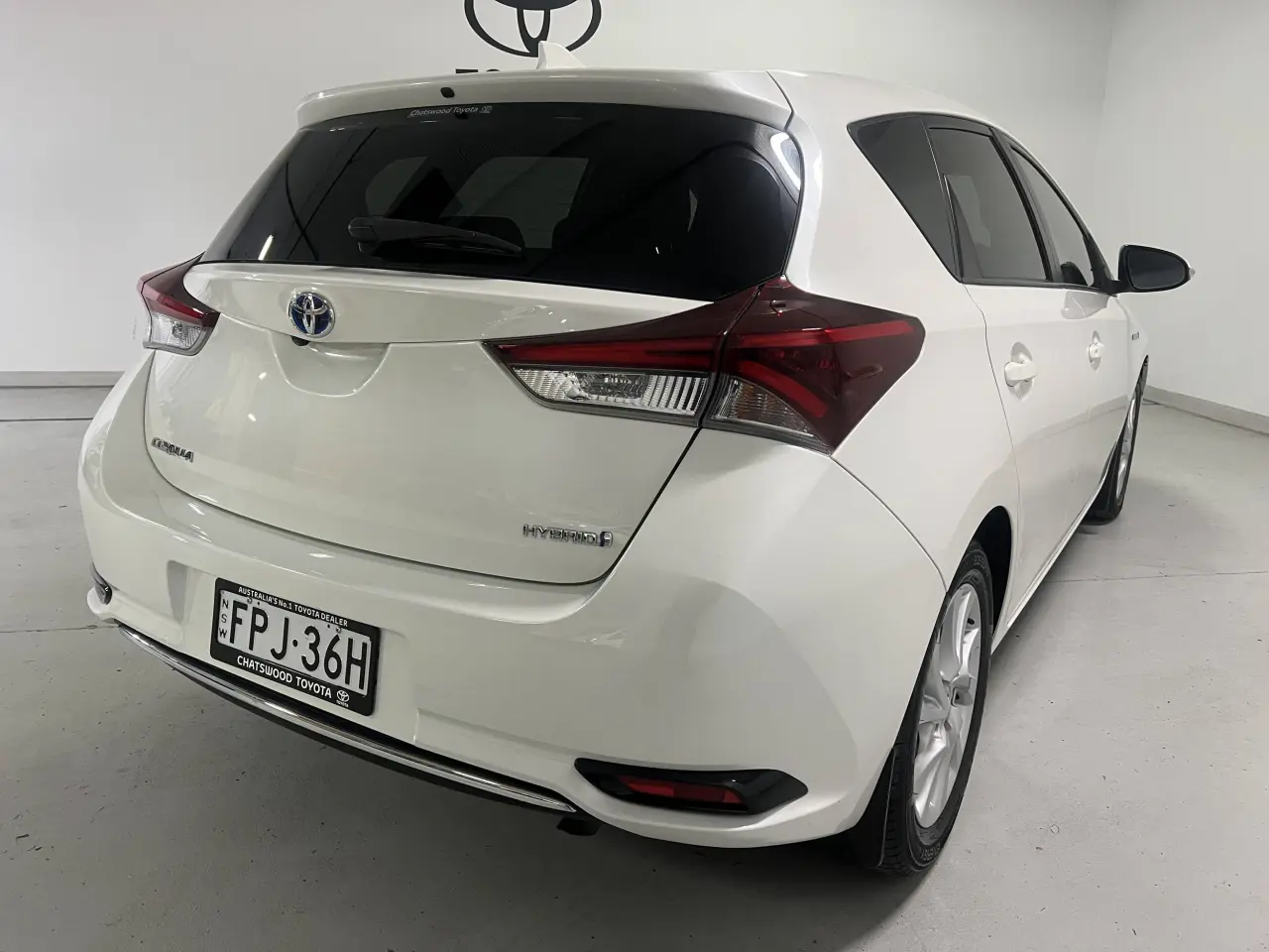2017 TOYOTA COROLLA Gallery Image 10
