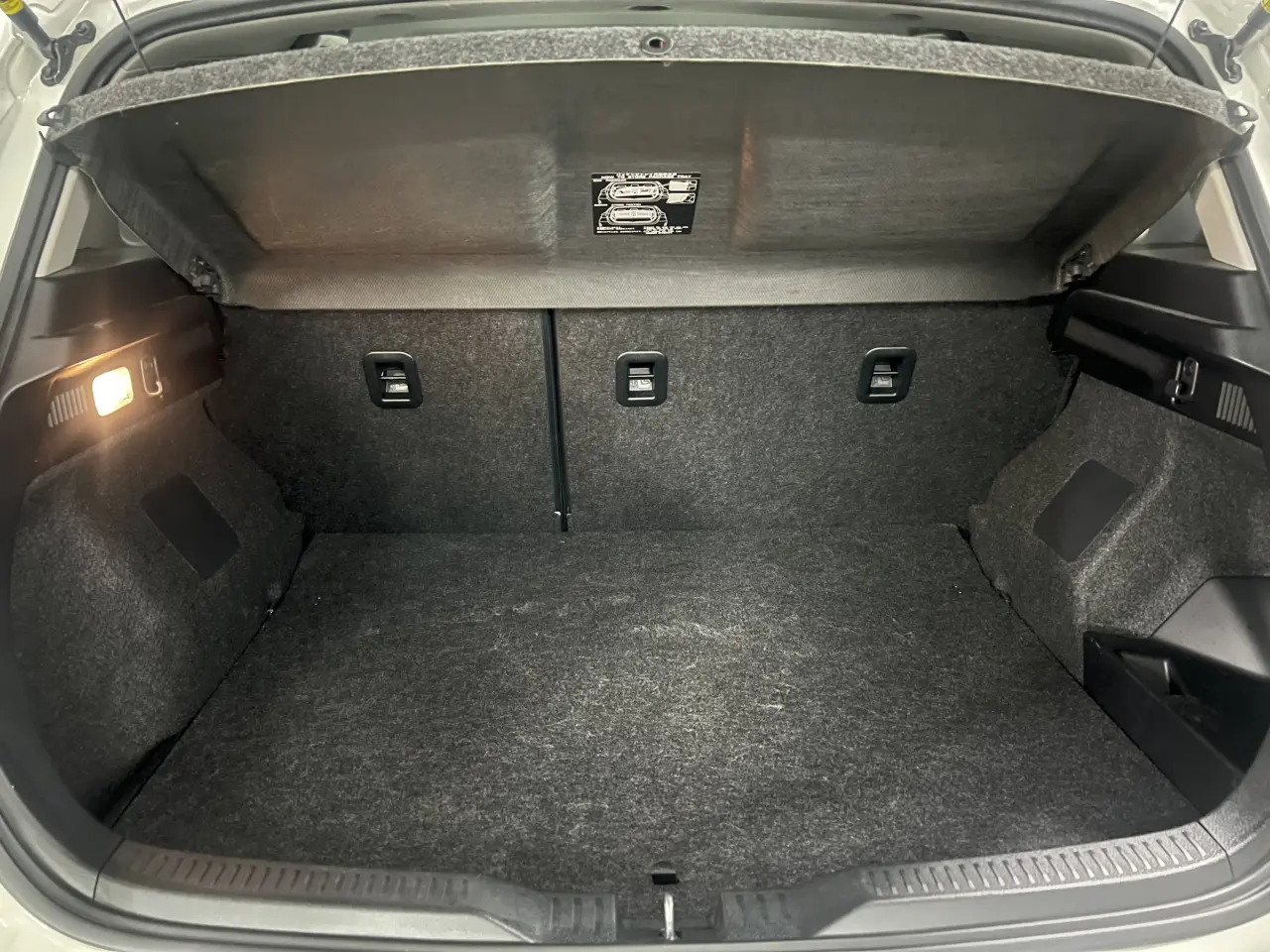2017 TOYOTA COROLLA Gallery Image 13