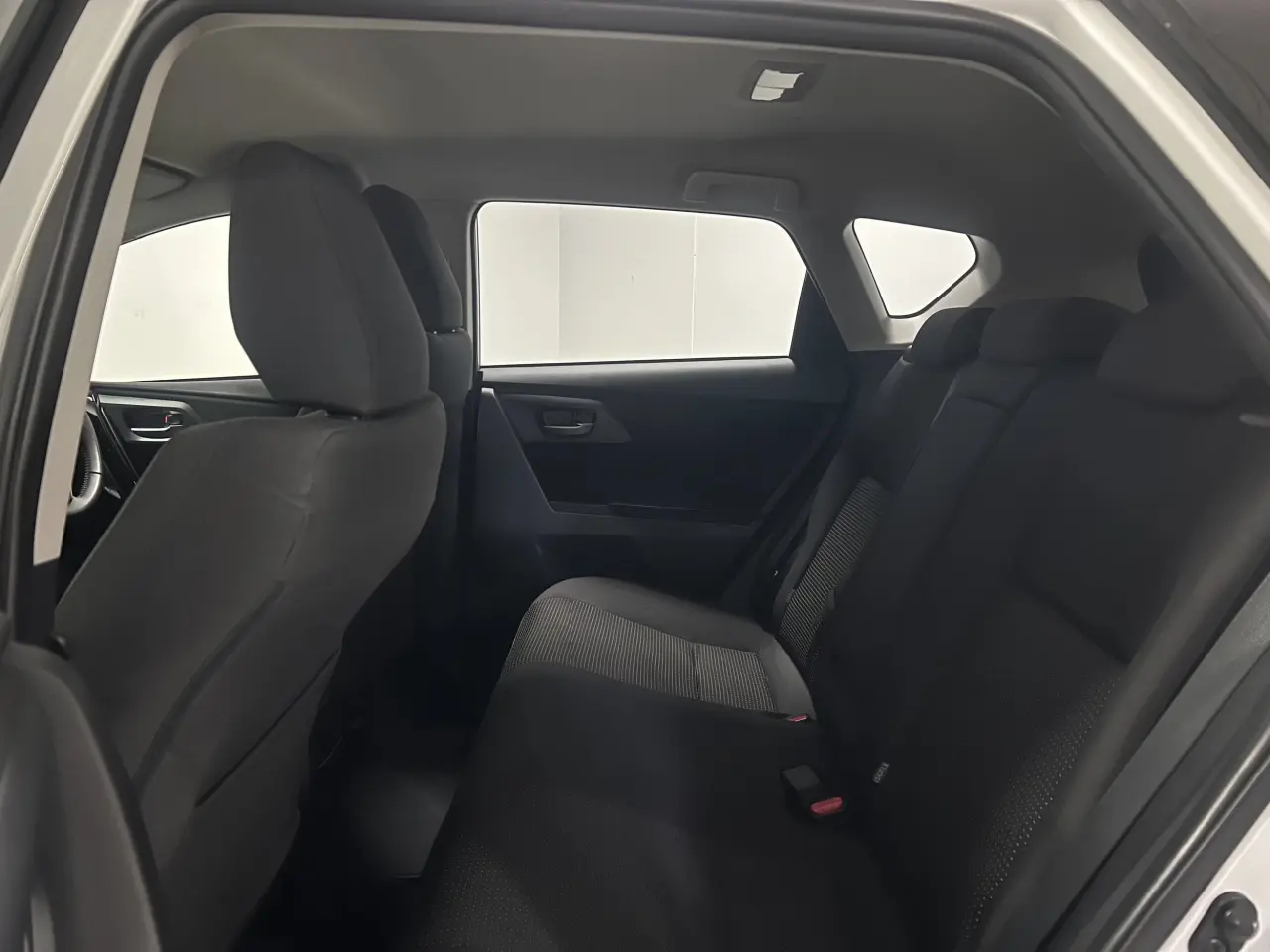 2017 TOYOTA COROLLA Gallery Image 14