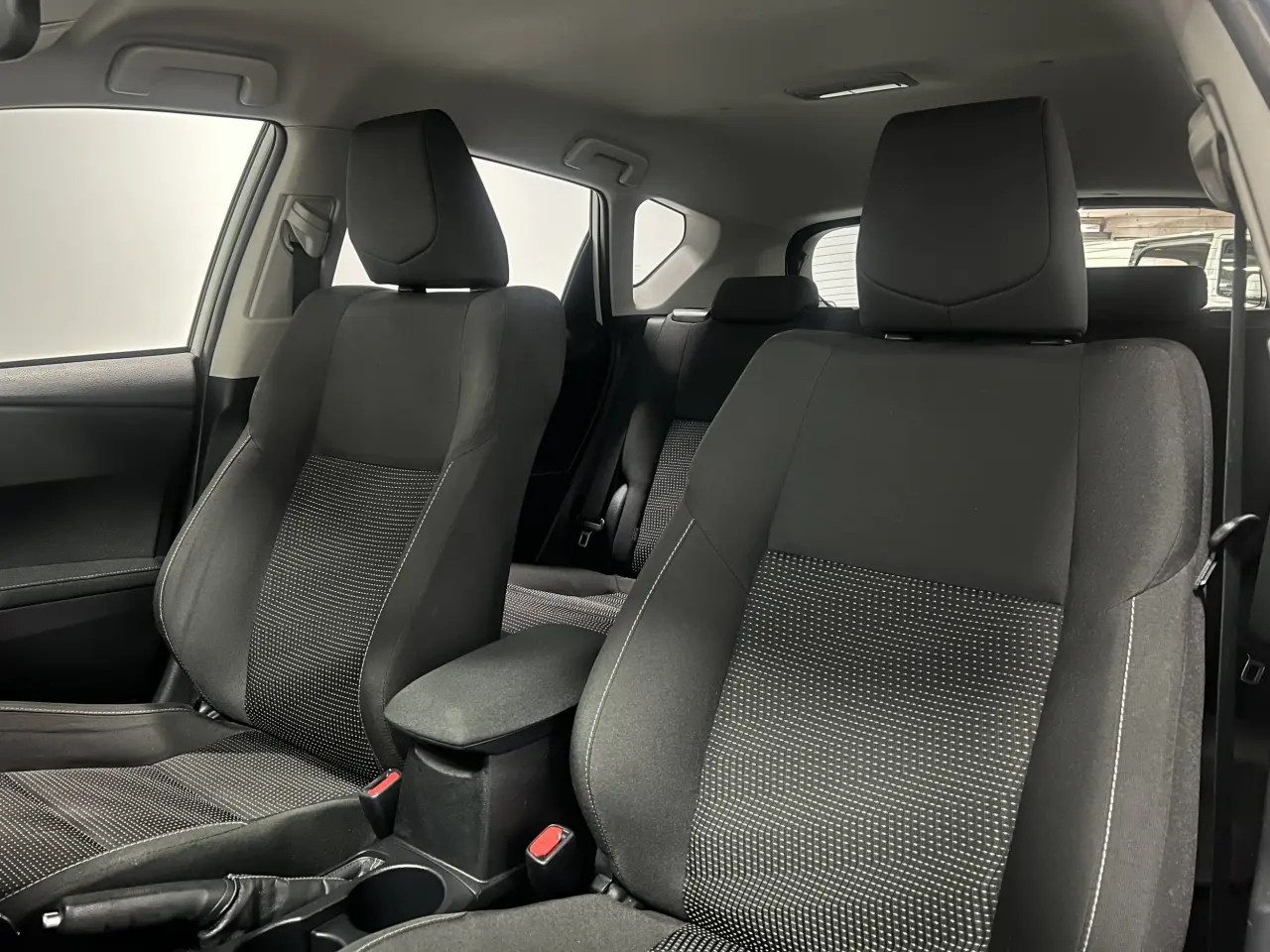 2017 TOYOTA COROLLA Gallery Image 16
