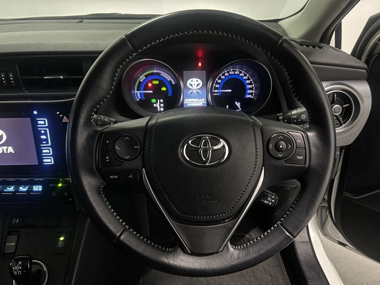2017 TOYOTA COROLLA Gallery Image 17