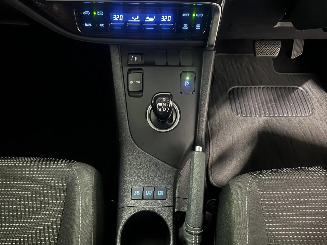 2017 TOYOTA COROLLA Gallery Image 20