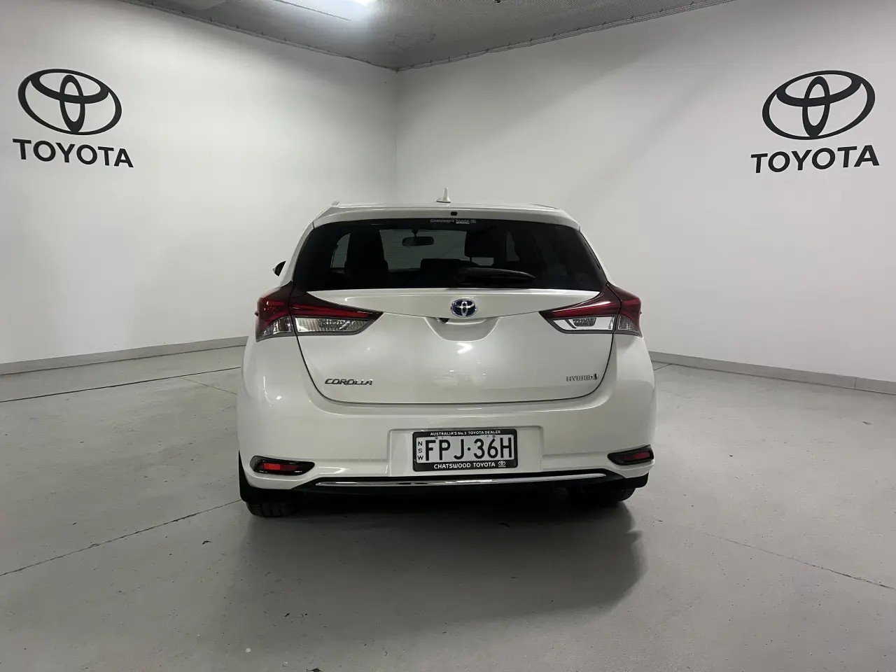 2017 TOYOTA COROLLA Gallery Image 6