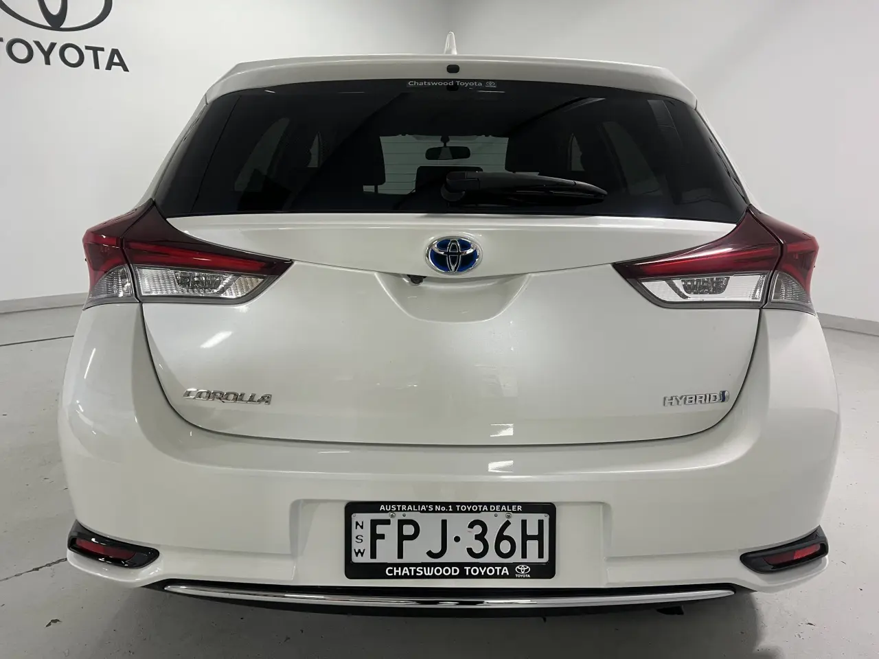2017 TOYOTA COROLLA Gallery Image 7