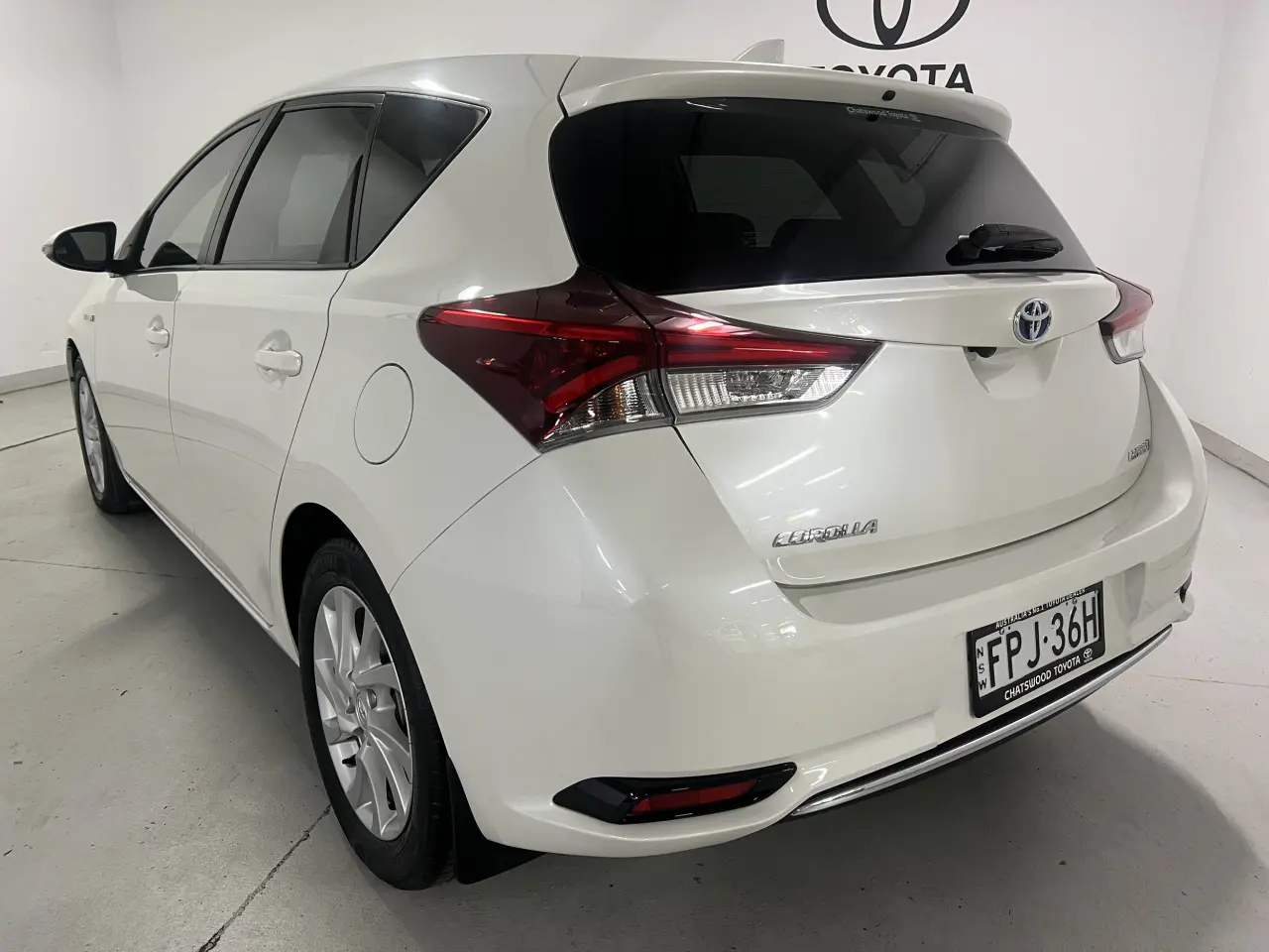 2017 TOYOTA COROLLA Gallery Image 8