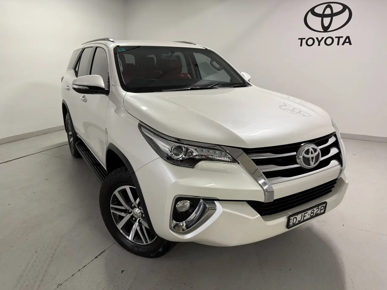 2016 TOYOTA FORTUNER Gallery Image 1