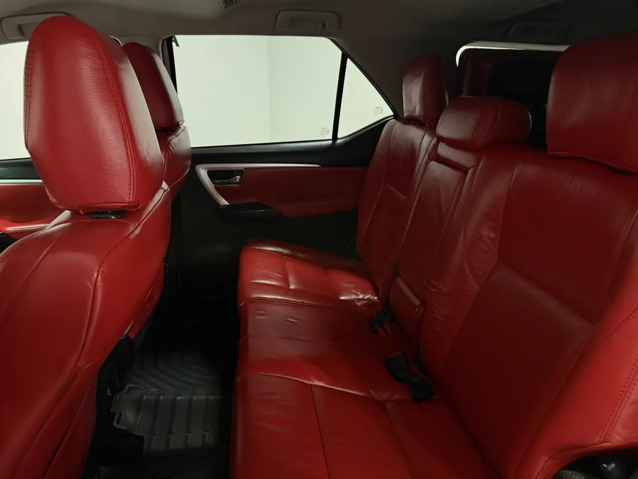 2016 TOYOTA FORTUNER Gallery Image 14