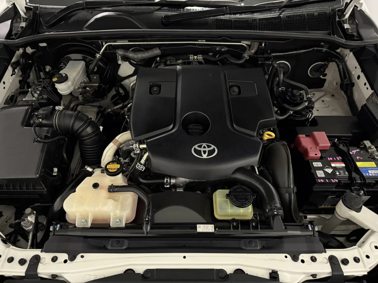 2016 TOYOTA FORTUNER Gallery Image 21