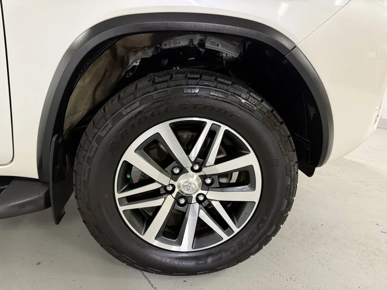 2016 TOYOTA FORTUNER Gallery Image 5