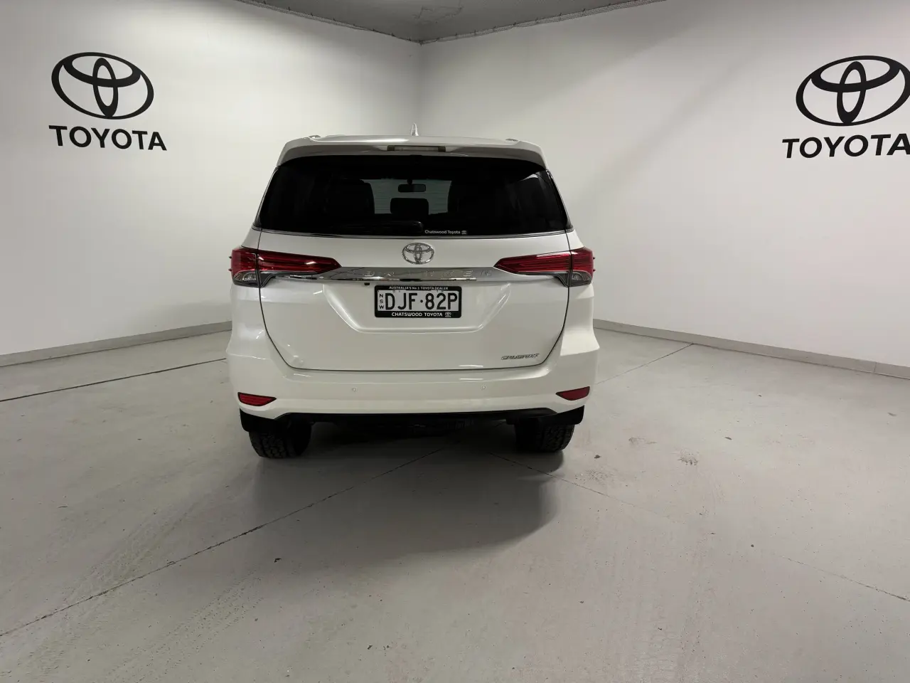 2016 TOYOTA FORTUNER Gallery Image 6