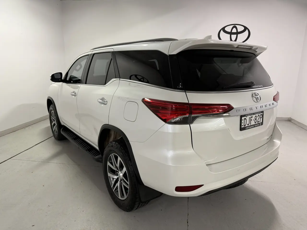 2016 TOYOTA FORTUNER Gallery Image 8