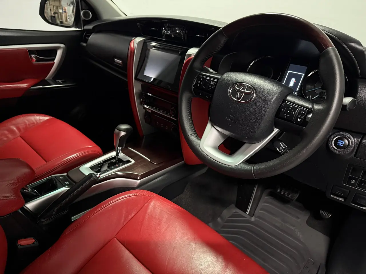2016 TOYOTA FORTUNER Gallery Image 9