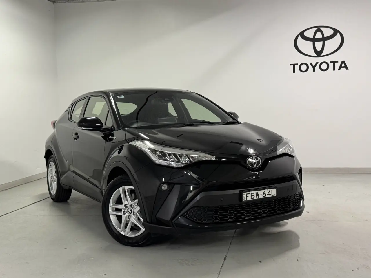2023 TOYOTA C-HR Gallery Image 1