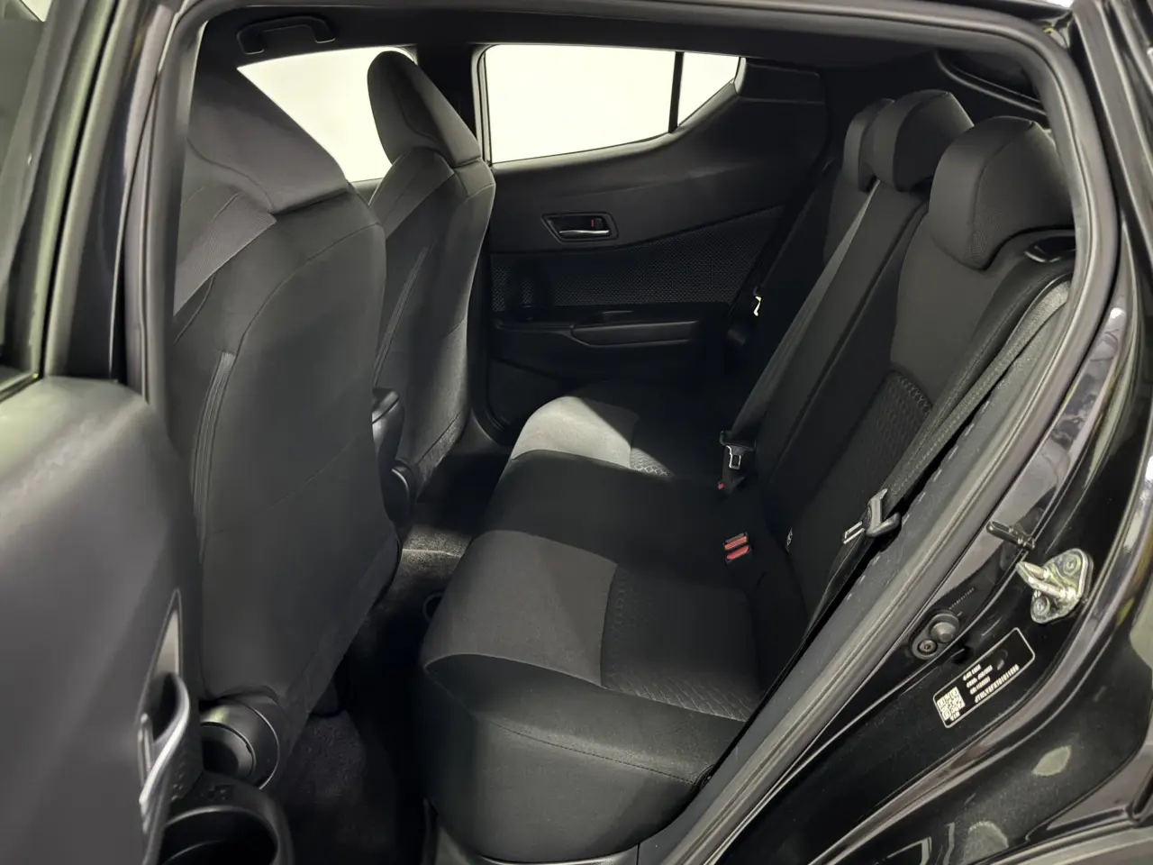 2023 TOYOTA C-HR Gallery Image 12