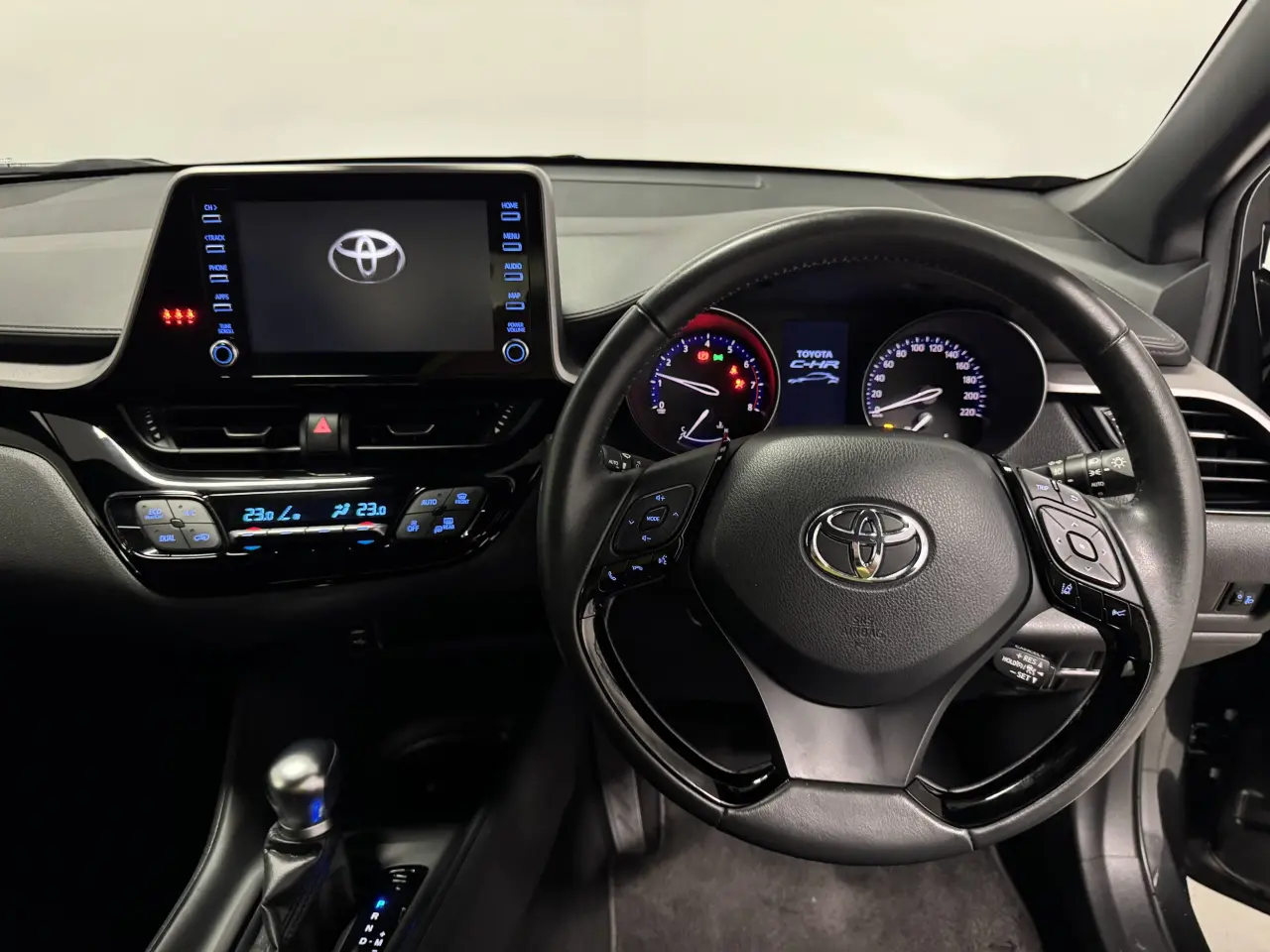 2023 TOYOTA C-HR Gallery Image 15